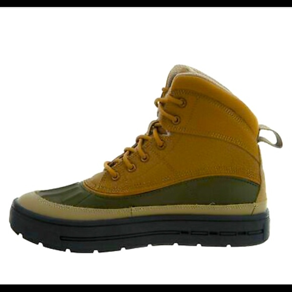 Nike Woodside Boots